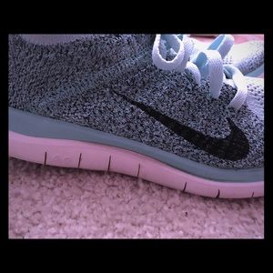 Nike free run tennis shoes